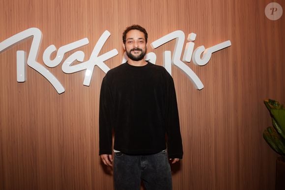 Eduardo Sterblitch foi de look mais básico e despojado para curtir o 4º dia do Rock in Rio
