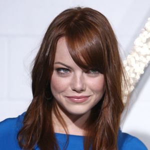 2009: segundo rumores, Emma Stone pode ter realizado alguns procedimentos estéticos
