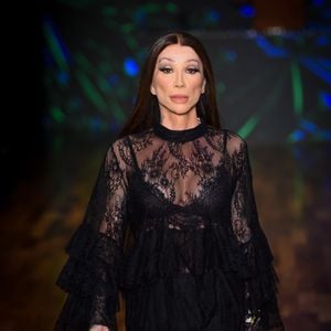 Nos bastidores de sua estreia nas passarelas, Maya Massafera lembrou o momento em que se viu inteiramente como uma mulher trans.