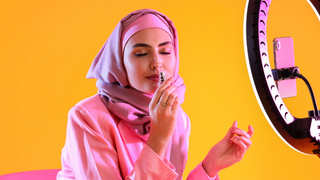 O perfume árabe feminino mais vendido no Brasil é doce na medida certa, elegante e custa menos de R$ 200