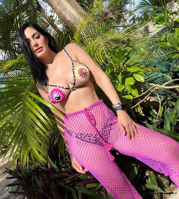 Francine Piaia prometeu que disponibilizará gratuitamente seus conteúdos quentes no OnlyFans caso alguma equipe alcance este feito