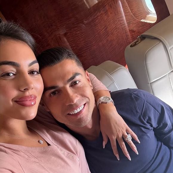 De acordo com declarações de Adriano Silva Martins no programa "V+ Fama", a produção recebeu um alegado convite do casamento de Cristiano Ronaldo e Georgina Rodríguez, mas a união ainda não foi confirmada oficialmente