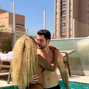 "Falei que não ia me pronunciar, mas vou me pronunciar porque tem muita gente mandando mensagem, julgando… Sim, é verdade, eu e a Cariúcha não estamos mais juntos, a gente conversou isso já. Terminamos de boa, ao contrário do que muita gente vem falando", afirmou o modelo em um vídeo publicado nos stories.