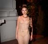 Giovanna Grigio: ousadia em vestido nude transparente para o desfile da Dolce & Gabbana