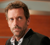 14 anos depois de 'House': aos 67, Hugh Laurie volta à televisão com uma nova série e agora ele passa longe de um consultório médico