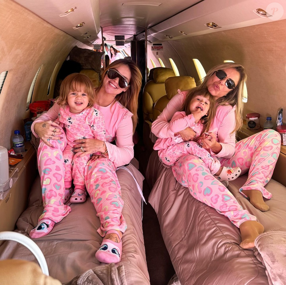 A aeronave particular da influenciadora tem cabine personalizada e interior pensado para viagens com a família