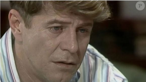 Raul ( Miguel Falabella) conta para Alberto (Claudio Cavalcanti) que é estéril, e não Andrezza (Thaís de Campos)