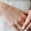 Qual melhor esmalte para usar no casamento? Do vermelho intenso ao nude natural, confira 6 tendências de unhas decoradas para casar com estilo e personalidade