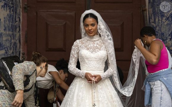 O vestido de noiva de Maria de Fátima em 'Vale Tudo' foi criado por Sandro Barros Atelier e já havia sido usado por uma noiva da vida real
