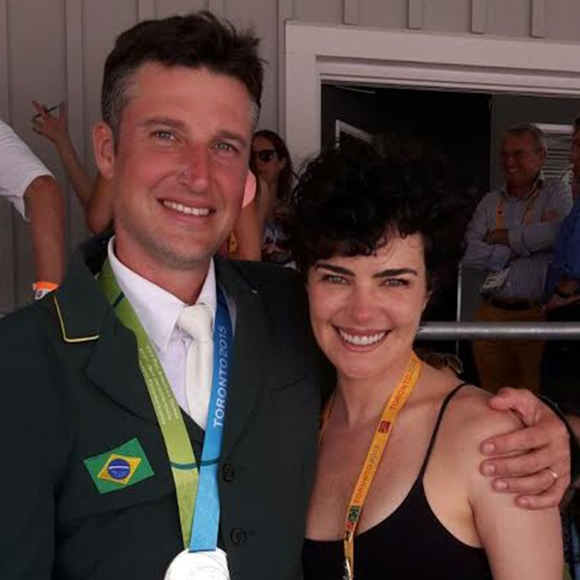 Ana Paula Arósio e Henrique Plombon Pinheiro vivem em Swindon, uma cidade localizada na Inglaterra com 200 mil habitantes, há 10 anos