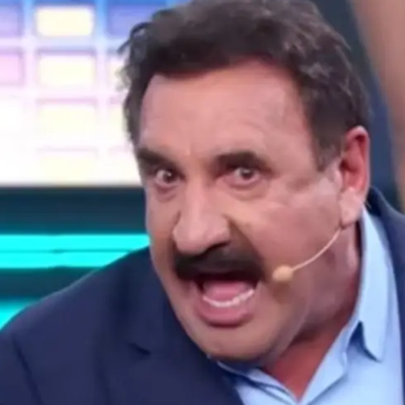 Ratinho fez discurso homofóbico na TV sobre casais do mesmo sexo se beijando