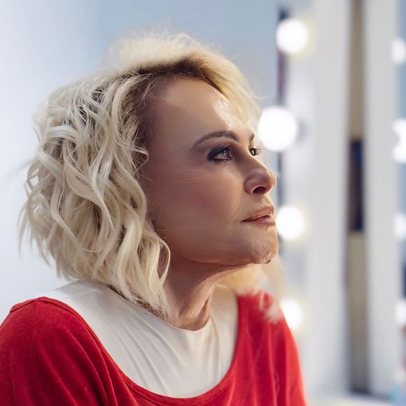 Ana Maria Braga contou que tem uma rotina diária de autocuidado com o corpo