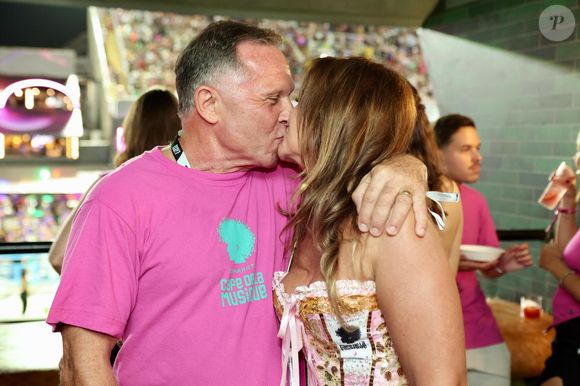 Carnaval 2025 tem beijo do casal Alessandra Pirotelli e Hanno Erwes
