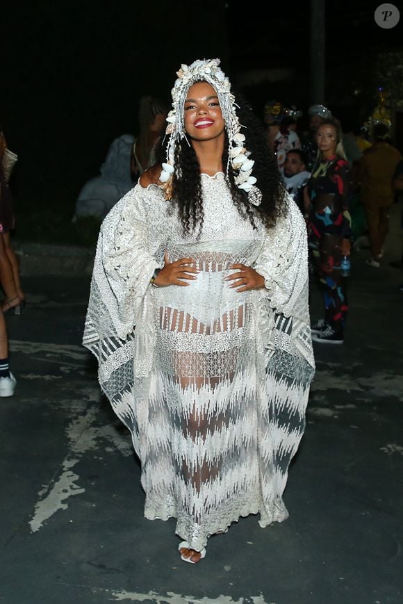 Baile da Arara 2026: Jeniffer Nascimento roubou a cena em um look branco com nítida inspiração em Clara Nunes