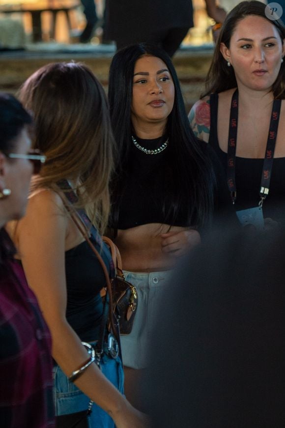 Apesar da presença de Sandy, Simaria atraiu todas as atenções ao chegar no show de Chitãozinho & Xororó