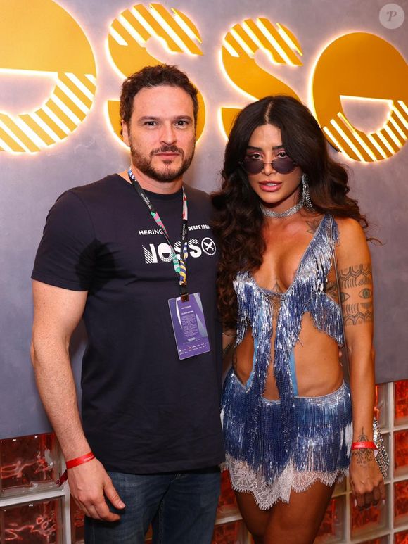 Aline Campos apareceu acompanhada do novo namorado, o deputado federal Fred Costa