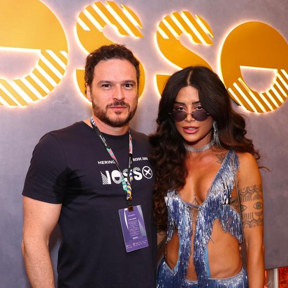 Aline Campos apareceu acompanhada do novo namorado, o deputado federal Fred Costa