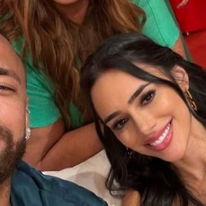 Neymar e Bruna Biancardi dispensam luxo e fazem 'só um bolinho' em 1º mêsversário de Mel; web reage: 'Mais simples que já vi'