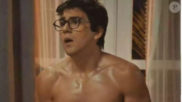Daniel Rangel foi Guto, um rapa que se revela demissexual na novela Família é Tudo