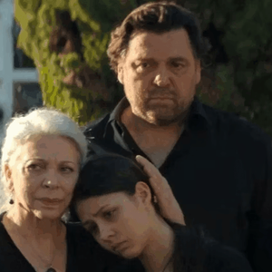 Final explicado: a cena do penhasco que encerra o ciclo de violência em 'Duas Covas'