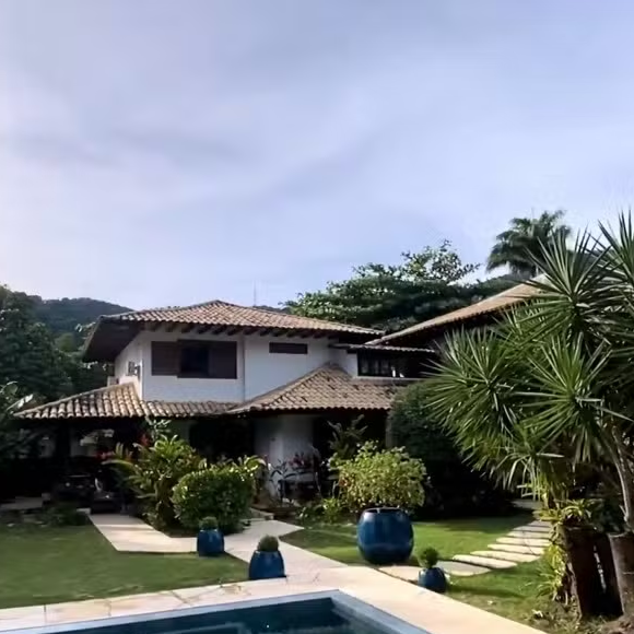 Mansão de Aline Campos conta com diversos espaços comuns, como spa e sauna