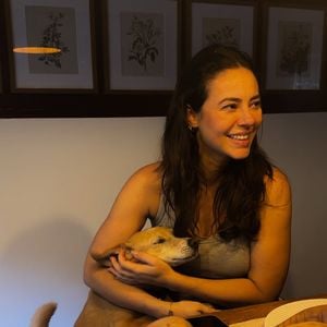 Paolla Oliveira recebeu flores de um empresário, segundo o jornal Extra