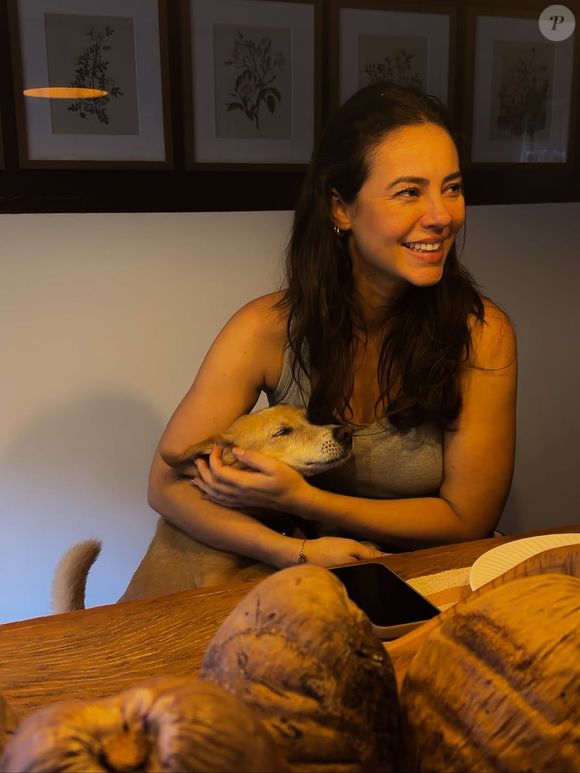 Paolla Oliveira recebeu flores de um empresário, segundo o jornal Extra