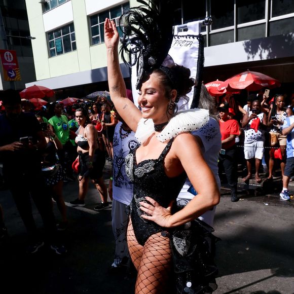 Depois de roubar a cena em Salvador, Paolla Oliveira participou do Carnaval do Rio neste sábado, dia 14 de fevereiro