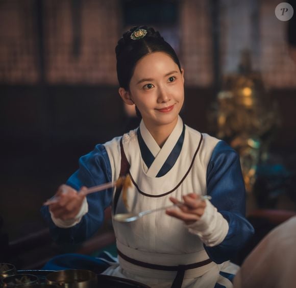 Yeon Jiyoung é transportada misteriosamente para um reino antigo, onde deve cozinhar para um rei exigente