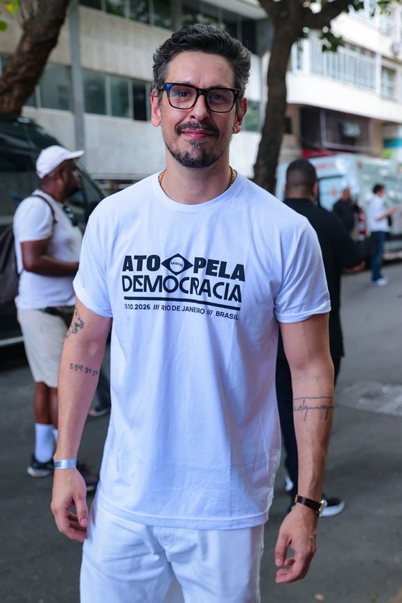 João Vicente de Castro no Ato Musical pela Democracia, em Copacabana