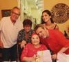 Segundo o Extra, Luiza Gabus Mendes, herdeira de um tradicional clã artístico, ganha destaque com sua estreia na série da Netflix e também pelo novo romance com o filho de Adriana Esteves e Marco Ricca. Na foto, Tato Gabus Mendes aparece no Natal de 2023 ao lado do irmão, Cássio Gabus Mendes, da cunhada, Lídia Brondi, da mãe e da filha, Luiza