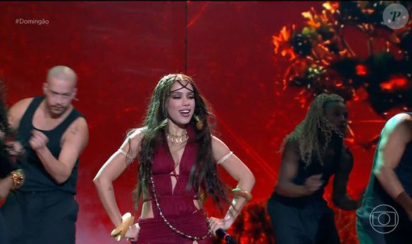 Anitta apresentou a música 'Meia Noite'