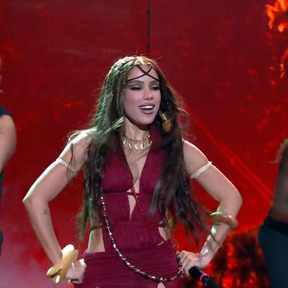 Anitta apresentou a música 'Meia Noite'