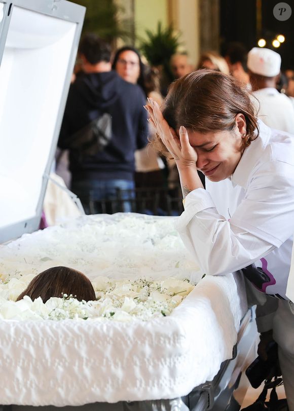 Ju de Paulla chorou diante do corpo de Preta Gil