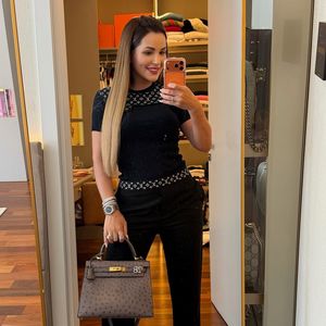 Deolane Bezerra ainda destinou R$ 1,16 milhão para o Instituto Projeto Neymar Jr, encabeçado pela família do jogador homônimo