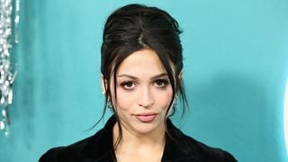 ‘Nunca quero me sentir como se não fosse bem-vinda em algum lugar por causa de quem sou’: ex-atriz mirim de 'Glee' e hoje no elenco de ‘Carrie’, Josie Totah abordou identidade de gênero em carta aberta comovente aos 17 anos