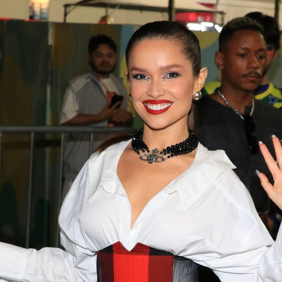 Maquiadora, ela fez a maquiagem por contra própria e foi o delineado gráfico que chamou bastante atenção pela precisão.