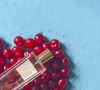 Perfumes de cereja estão de volta! 5 fragrâncias que custam menos de R$ 100 para incorporar o charme sedutor da fruta o ano todo