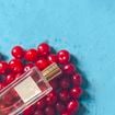Perfumes de cereja estão de volta! 5 fragrâncias que custam menos de R$ 100 para incorporar o charme sedutor da fruta o ano todo