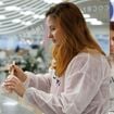 Fiz um condicionador pela 1ª vez na vida e acabei descobrindo 3 ácidos do skincare que NUNCA mais quero deixar de usar no cabelo