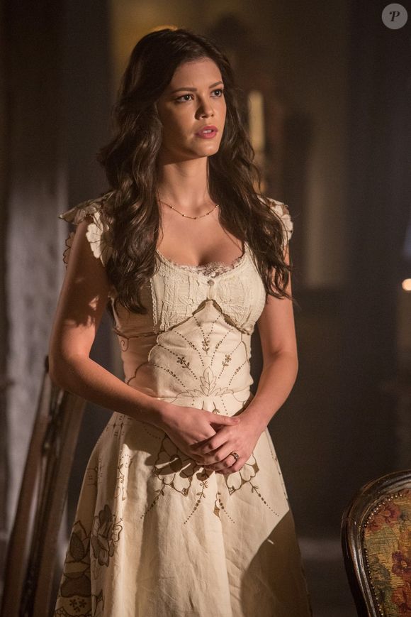 Vitória Strada como Maria Vitória em 'Tempo de Amar'