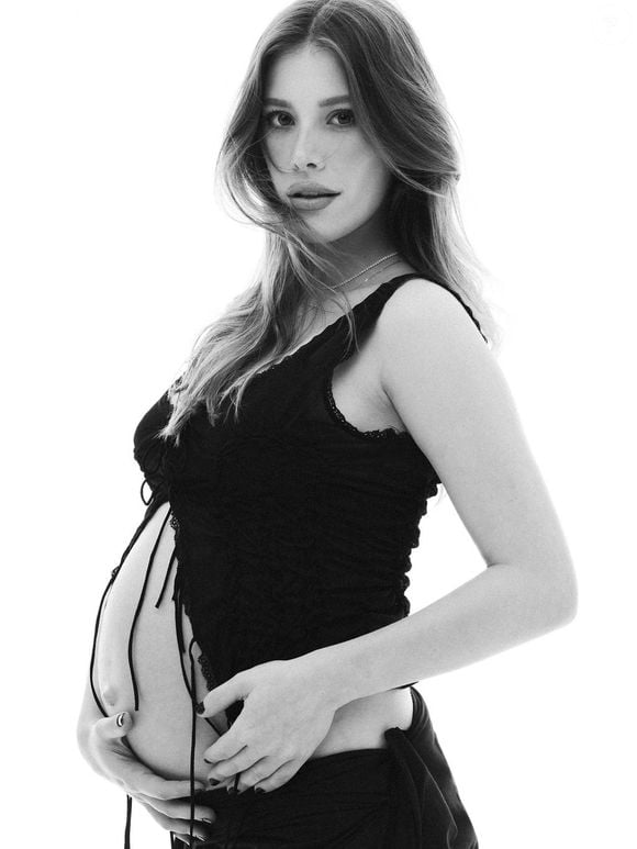 Grávida, Caroline Dallarosa já reflete sobre a educação para a futura filha, Lia: 'Uma coisa que quero muito tentar é não projetar nela os meus medos ou as minhas expectativas. Quero dar liberdade para que ela descubra quem é, do que gosta e o que quer ser'
