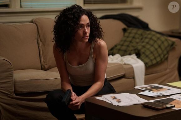 'Fúria' conta a história de uma ex-investigadora do Departamento de Polícia de Nova York que se torna agente do FBI e passa a perseguir uma serial killer que tem como alvo homens poderosos ligados a uma rede de violência sexual