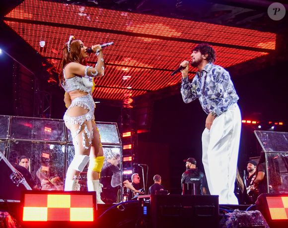 Anitta também cantou com Nattan