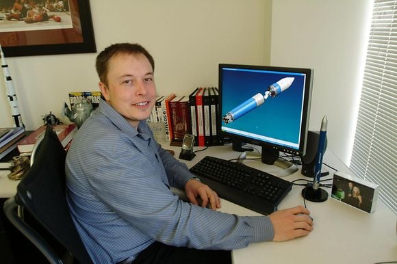 2004: Elon Musk era muito diferente quando ainda não tinha se tornado um ícone mundial