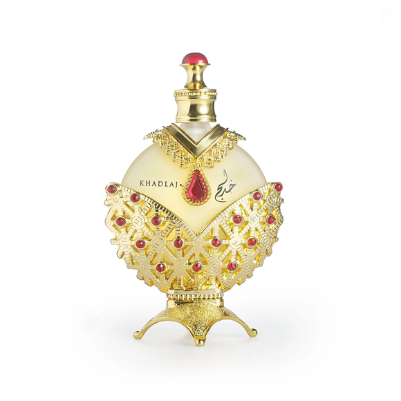 O perfume exibido na cena é o Hareem Al Sultan Gold, da marca Khadlaj Perfumes. Segundo as informações apresentadas na própria novela e em pesquisas mencionadas pela personagem, a versão de 35 ml custa cerca de R$ 377,95