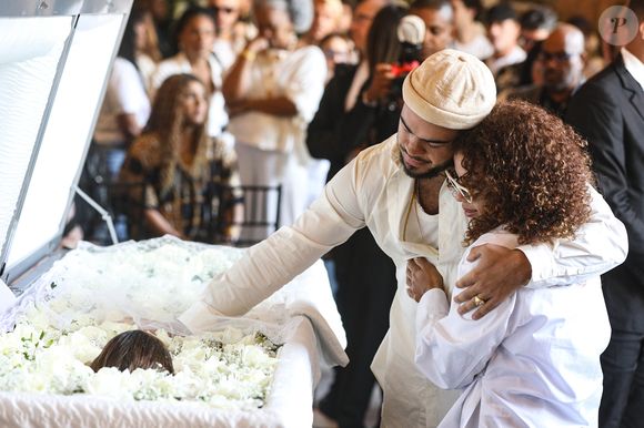 Preta Gil deixou um filho, Francisco, que se comoveu muito no velório da mãe