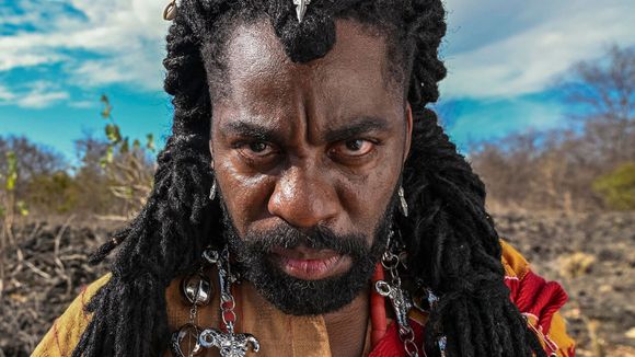 A psicologia afirma que a geração que cresceu nas décadas de 1960 e 70 não se tornou durona porque quis — tornou-se durona porque o mundo lhes impôs consequências sem rede de segurança e sem explicações