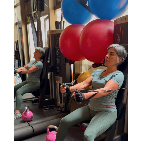 Para cuidar do corpo, Gloria Pires não dispensa a rotina de treinos e sempre aparece suando muito na academia