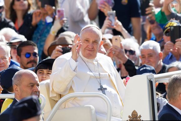 2022: Papa Francisco participa de sua audiência geral semanal na Praça de São Pedro